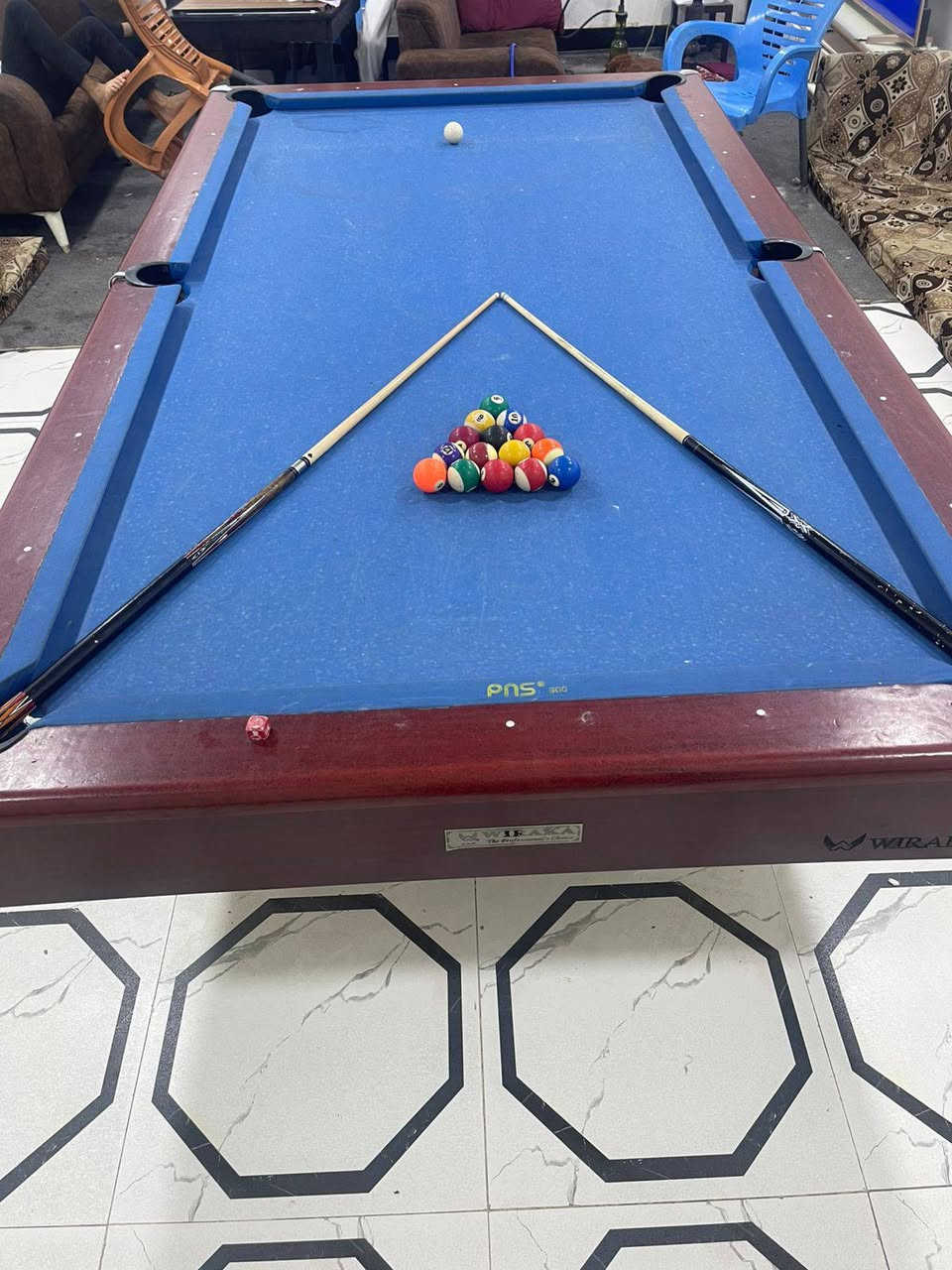 ميز يوركا للبيع سعر ٥٠٠ مكان بصره رقم ***********
