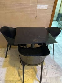 ميز طعام • ٤ كراسي • ٨٣سم