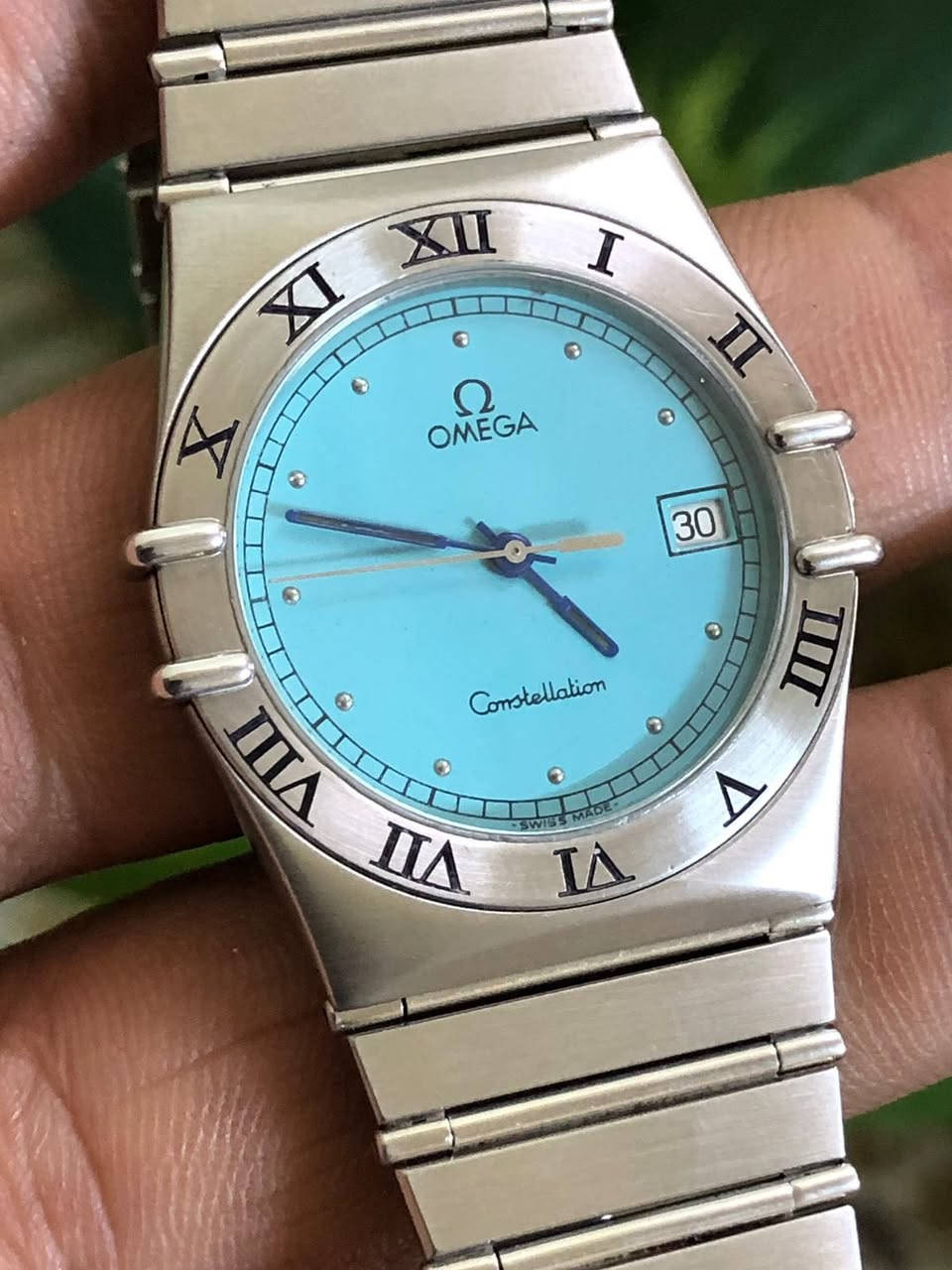 السلام عليكم
اوميغا كونستليشن بطاريه سويسري 
المينه مميزه اللون (تيفاني)
نافذه للتاريخ القطر 43 
الساعه بلادي بلكامل نظيفه جدا تلبس الايد الوسط 
السعر 550 دولار 
يوجد توصيل


**إذا كنت صاحب هذا الإعلان وتريد حذفه لأي سبب، رجاءا أرسل رسالة إلى الدعم الفني**