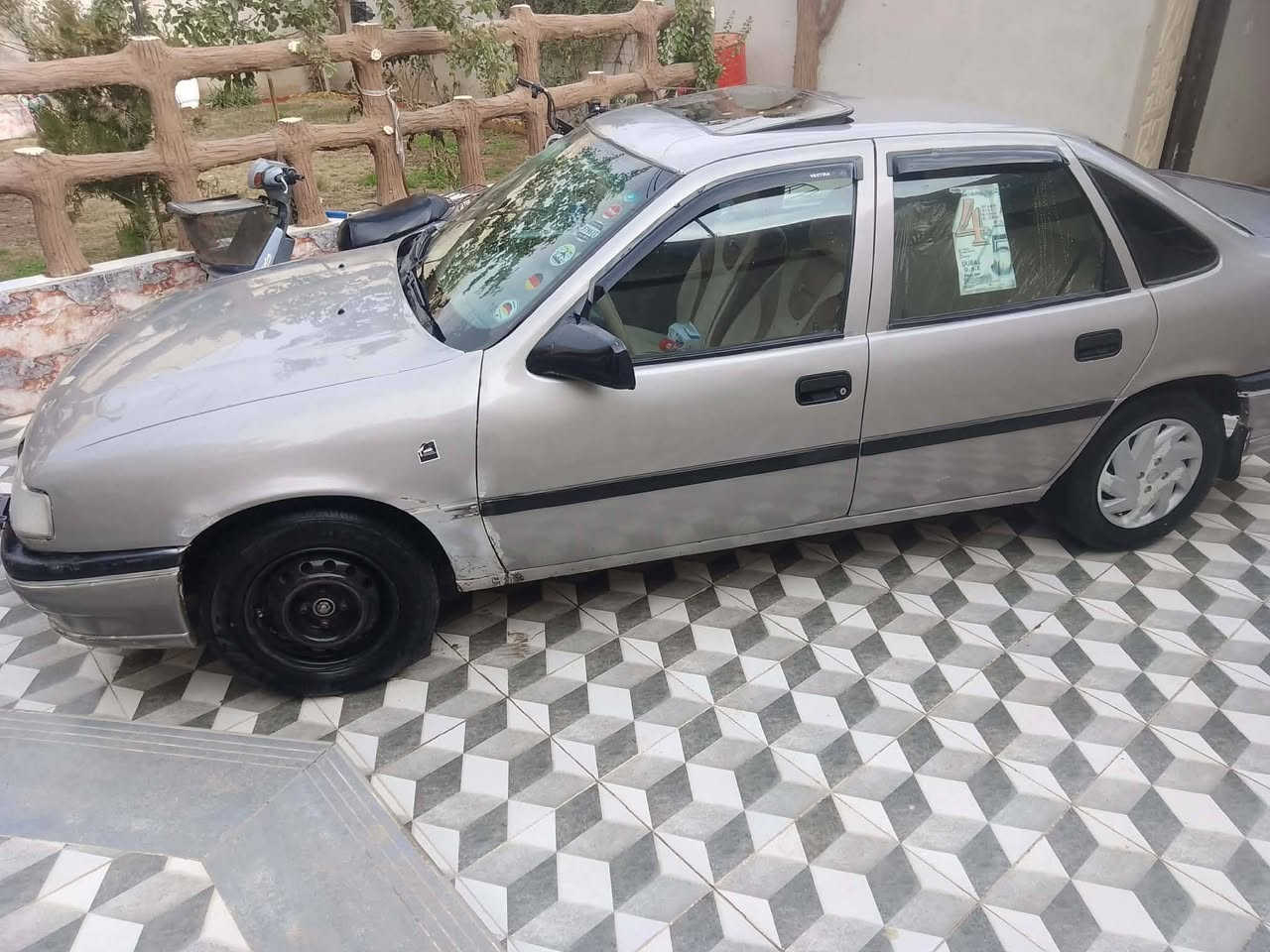 السلام عليكم فكتره ٢٠ موديل ٩٣ السياره اربيل بسمنه (منضومه غاز شغاله) مطوزه جماليه بدون معجون موصفات قفل مركزي سلايت جمات كهرب ***********
