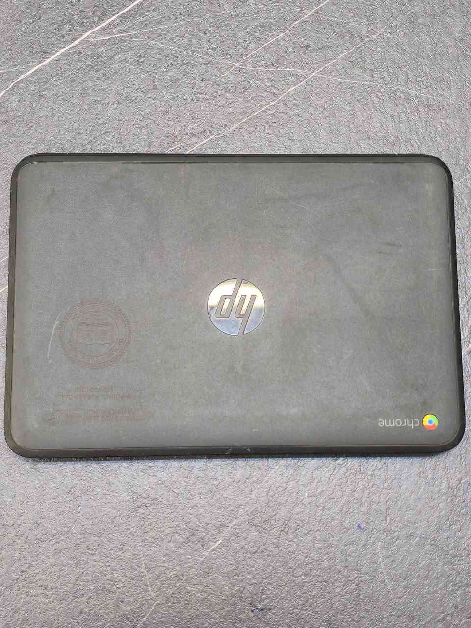 جهاز HP Chromebook، وهو حاسوب محمول يعتمد على نظام تشغيل Google Chrome.

جهاز ينتمي لفئة الأجهزة التعليمية والاقتصادية المصممة للمهام اليومية.

 المواصفات التقنية الشائعة لهذا الطراز (مثل HP Chromebook 11 G8 / G9)

المعالج: Intel Celeron (أو معالج MediaTek في بعض النسخ).الذاكرة العشوائية 
(RAM): غالباً 4 جيجابايت.
مساحة التخزين: 32 جيجابايت أو 16 جيجابايت من نوع eMMC السريع.
الشاشة: 11.6 بوصة بدقة HD.
المنافذ: يحتوي على منافذ USB-C حديثة ومنافذ USB العادية.
الاستخدام المثالي: الدراسة عن بعد، تصفح الإنترنت، مشاهدة الفيديوهات، واستخدام برامج المستندات (Google Docs / Word Online).

للاستفسار، يرجى التواصل عبر الاتصال أو الواتساب على الرقم ***********، او عبر الرابط https://wa.me/message/TZ6U44S42JMOD1
