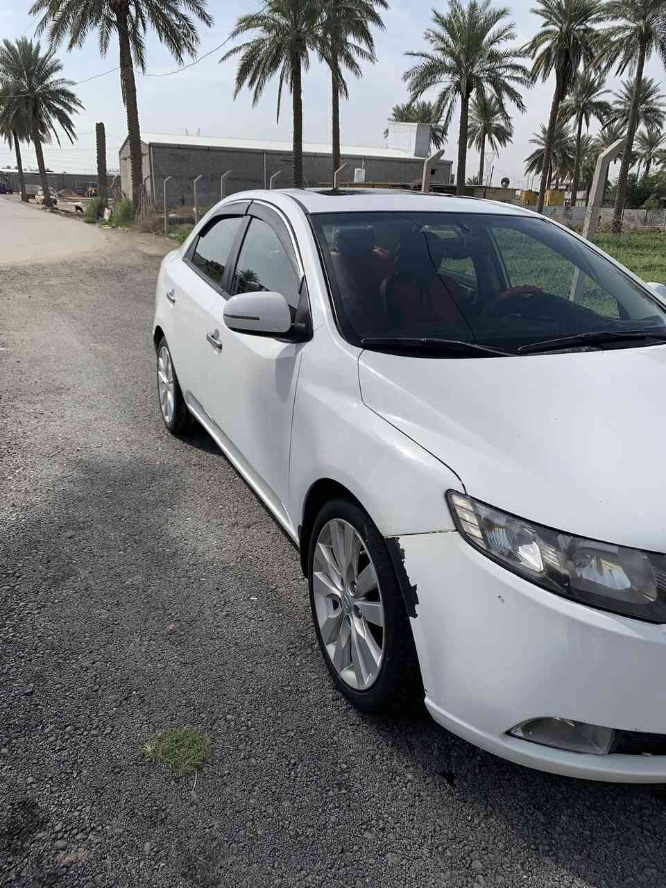 السلام عليكم / للبيع سيراتو 2013  فول سعر97 وبيها مجال للشراي
محرك كير كفاله1600
مواصفات 
حساس خلفي
مري شفط
بصمه
شاشه
كامره خلفيه
شفتات ستيرن
كير 6نمر
تبريد ثلج
گزوز رياضي
ويل كروم البلادي
ضررها طخه بسيطه براس الشاصي الامامي 
وطخه ب البدنه الاماميه خفيفه كلش 
بيها سونارين مرفوق ب لمنشور 
 
هـ *********** اتصال 
هـ *********** وتساب
