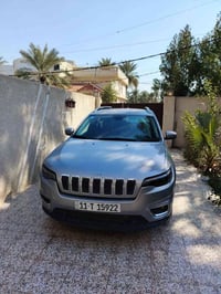 جيب شيروكي 19 للبيع بغداد لوحات جديدة بسمي تحويل مباشر مكينة 2400 اقتص...