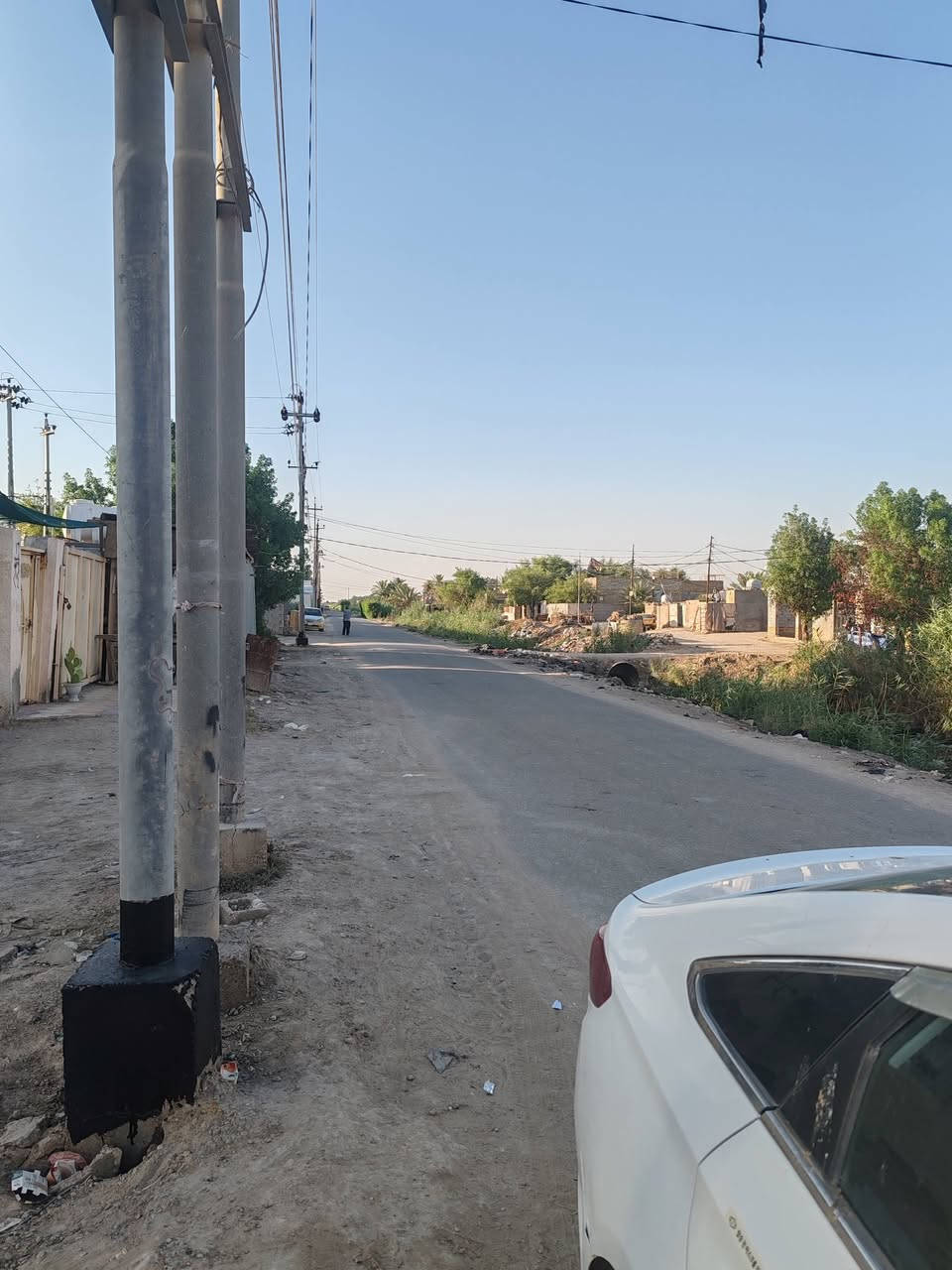السلام عليكم من بعد اذن صاحب البيج المحترم قطعه ٤٠٠ متر طريق السنيه السياحي قريبه جدا عن الشارع العام فرع صيدليه رامي نزله ٥٠ متر وشارعه تبليط ركن القطعه كلش حلو مكانه وجيران ذهب سعره ٤٥ مليون قفل رقم صاحب ***********
