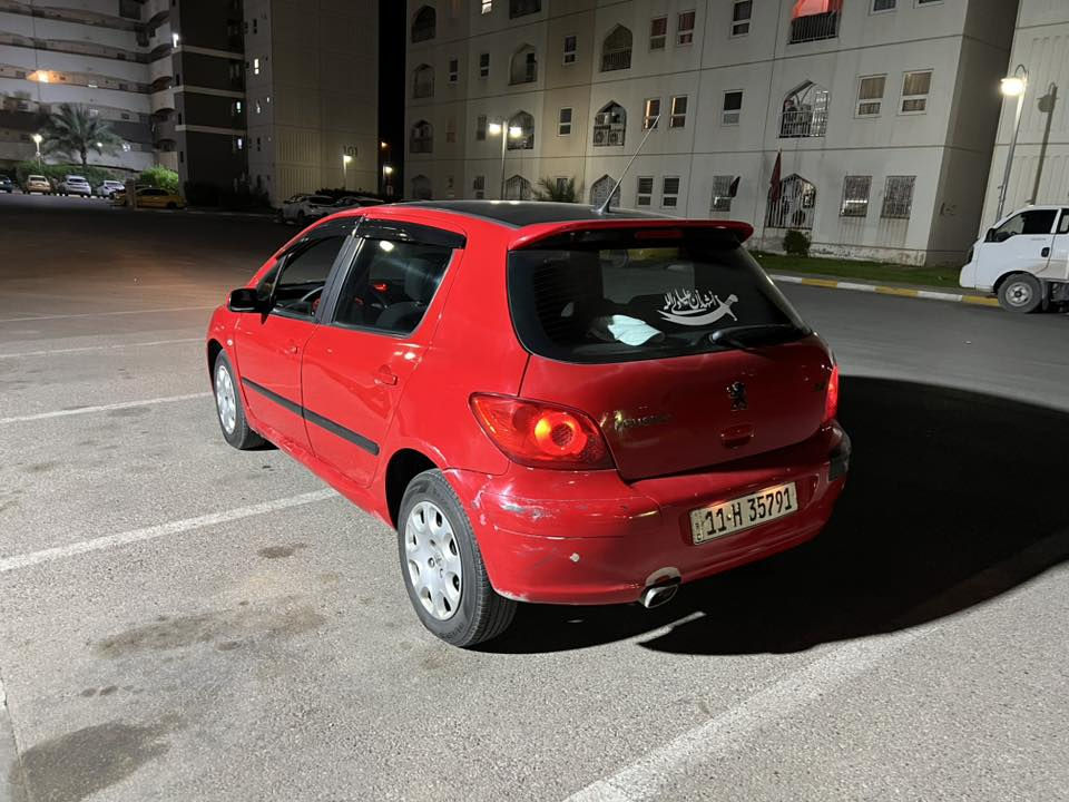 سلام عليكم بيجو 307 موديل 2006 للبيع  السياره كامله ما عده الصدر لامامي  نضيفه السياره السونار موجود بل صور شبيه صبغ وبيها نواقص بسيطه جدا 
تايرات 4 جديد 
سقف كنتاره 
سنويه بسمي تحويل ثاني يوم  
لايت عالي زينون 
كهربائيه كلها شغاله 
تبريد مالتها ثلج شرط الفحص 
سستم صوت شغال كله 
شاشه وكامره 
السياره معروضه 53 وبيها مجال حك الجيه مكاني جسر ديالى الجديد
لاستفسار اكثر اتصال او واتساب
***********
***********
