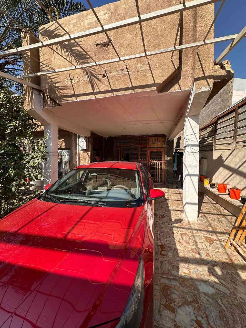 بيـت للبيـع طابـو صرف عن طريق المبادرة او البيع مباشر  
الموقـع 📍 / حي المهندسين الثالثة 
المساحــة / 250م الواجهة [10م] النزال [25م]
 يحتوي الطابق الاول ( غرفتين - مطبخ - صالة - الاستقبال - مجمع صحي خارجي وداخل - كراج سيارة - حديقة )  
للأستفسار الاتصال على الرقم التالي 

    ***********       📞 ✅
