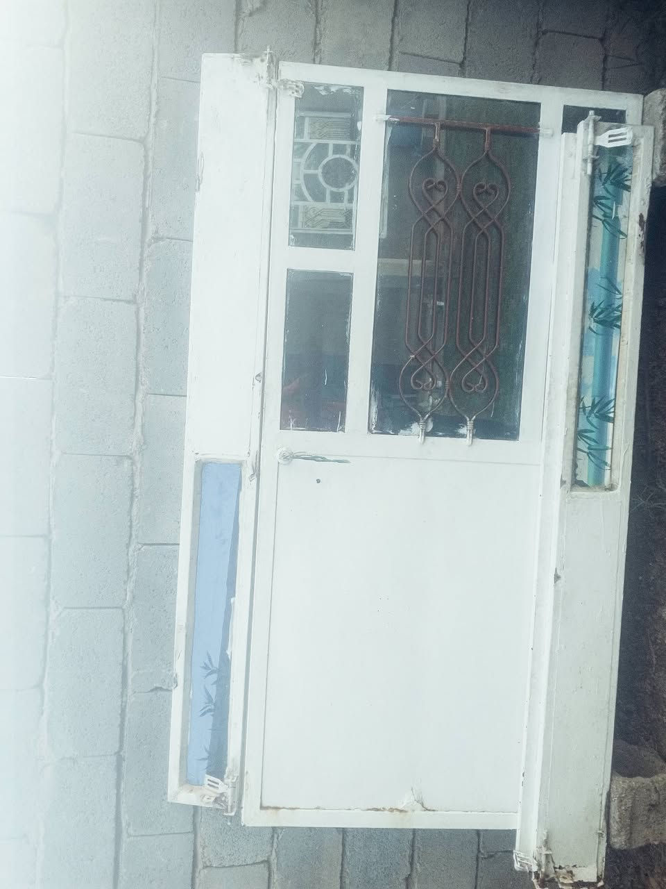 السلام عليكم ابواب عدد  2 هوة وطلاكتة  ماببهة شي مجرد خياس بسيط واضح بالصورة
*********** خابرني وتدلل
