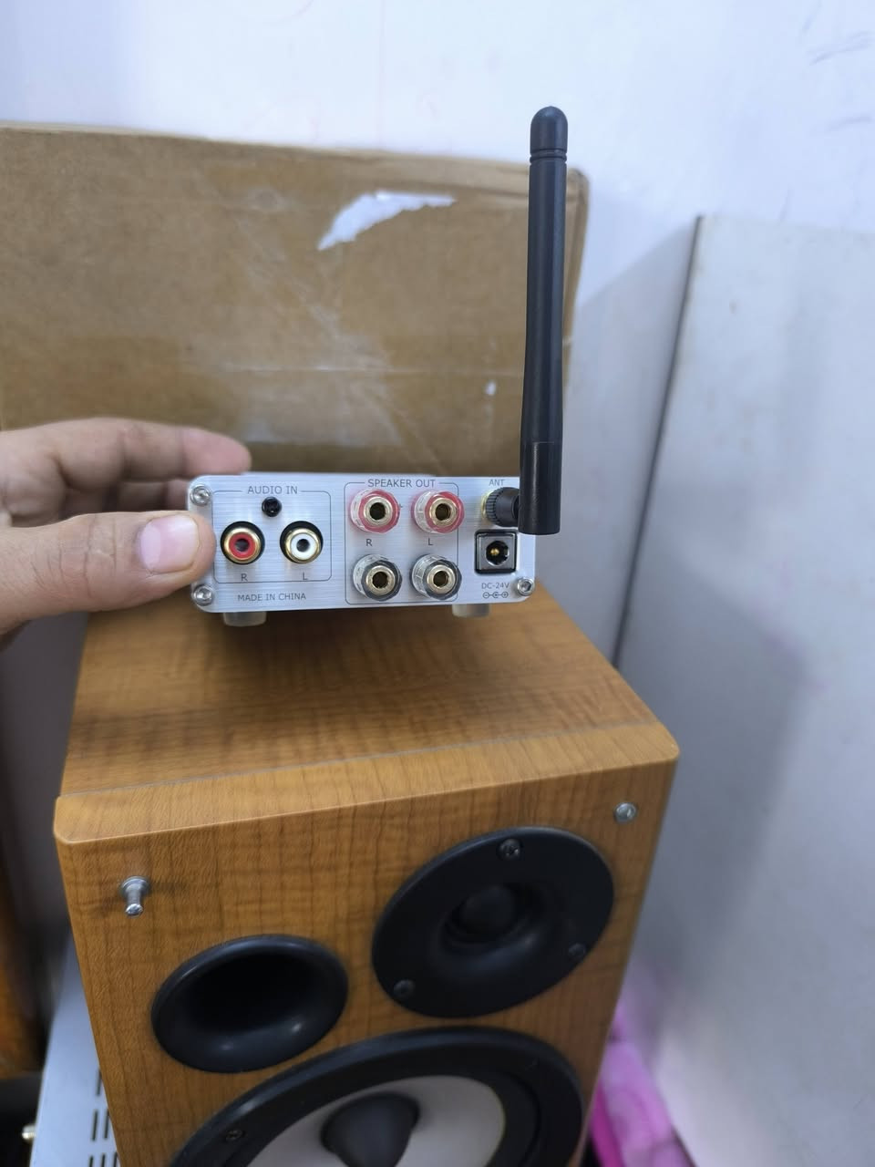 مكبر صوت باله جديد
بقوة دفع 160 واط لكل سماعه 80 واط 
***********
