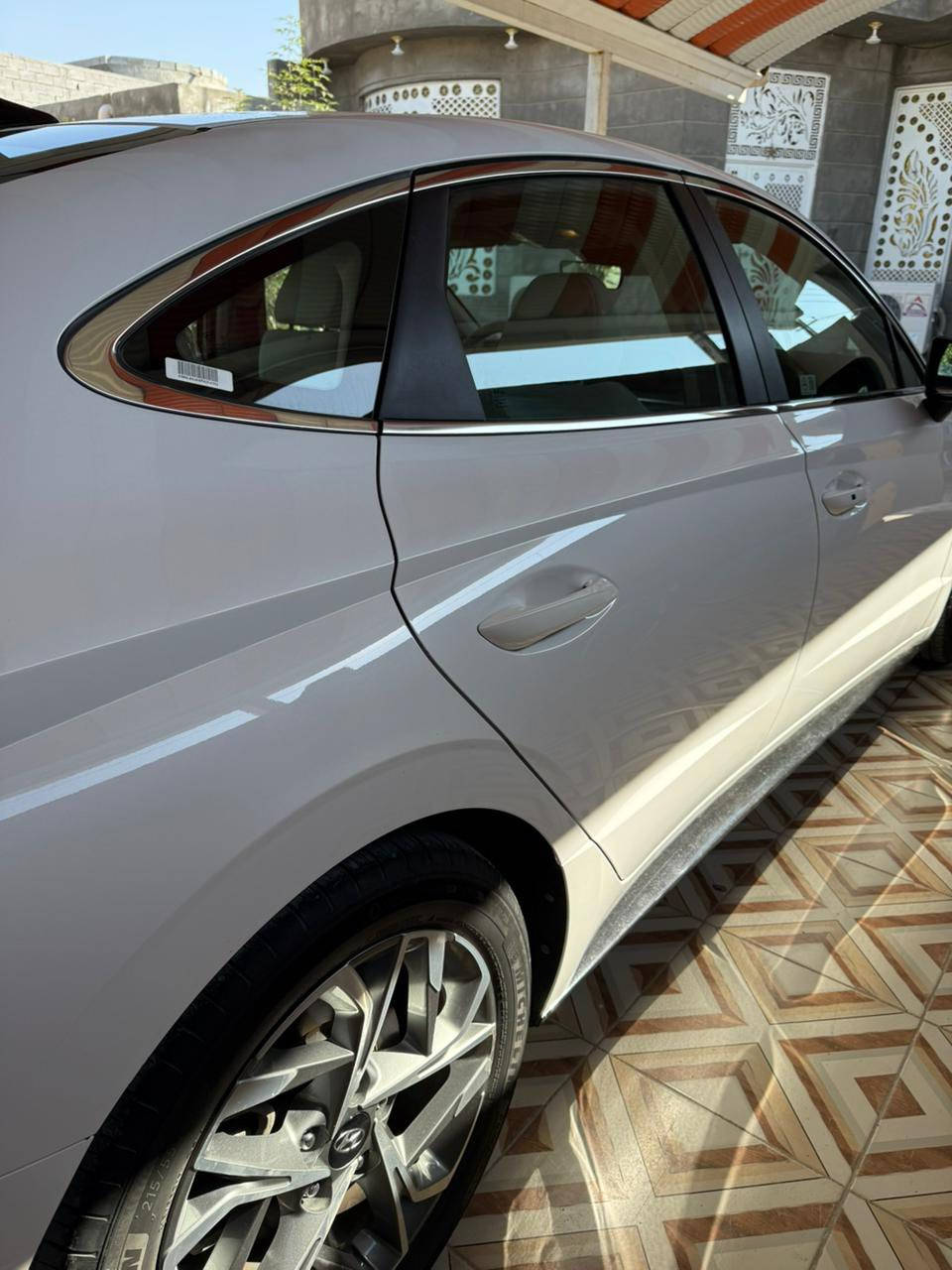 • النوع: 4 سلندر — GDI (حقن مباشر)
• السعة: 2.5 لتر (2497 سي سي)
• ناقل حركة أوتوماتيكي 8 سرعات
• نظام دفع أمامي (FWD)
مقاعد أمامية قابلة للتعديل كهربائيًا
• مقاعد قماش مريحة عالية الجودة
• شاشة وسطية لمس 
(عادة 8–10.25 بوصة حسب السوق)
• دعم Apple CarPlay & Android Auto
• مشغل USB / Bluetooth
• مفتاح دخول ذكي + زر تشغيل
• مكيف أوتوماتيكي مزدوج
نظام فرامل ABS + EBD
• (نظام ثبات السيارة)
• (نظام تحكم ديناميكي بالسيارة)
• 6 وسائد هوائية
• نظام التنبيه من الاصطدام الأمامي (FCA)
• تنبيه مغادرة المسار (LDW)
• مراقبة ضغط الإطارات (TPMS)
• حساسات خلفية
• كاميرا خلفية
. رقم بصرة باسمي السيارة حرة تقرير غرق حد الباب وبيها طخه بصندوق 
. السعر 195$
. العنوان : البصرة _ خور الزبير 
. للاستفسار وتساب : ***********
