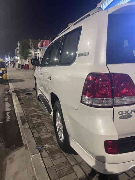 لاندكروز موديل 2010)اصل كفاله عامه 
من ضربه وصبغ وتبديل مكينه وكير كفاله 
حداده جديده طخم تاير جديد جاهزه مابيه اي نقص المعلومه اكثر اتصل ***********
السعر (3 ) بصره حي الحسين
