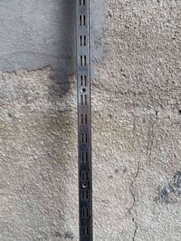 اغراض للبيع رفوف مع ملحقاتها مثل مامبين ادناه ٨رفوف طولها ٢٤٤سنتمتر مع...