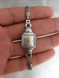 لونجين نسائي • صنع ١٨٩٨-١٩٣٥ • ذهب أبيض 10k