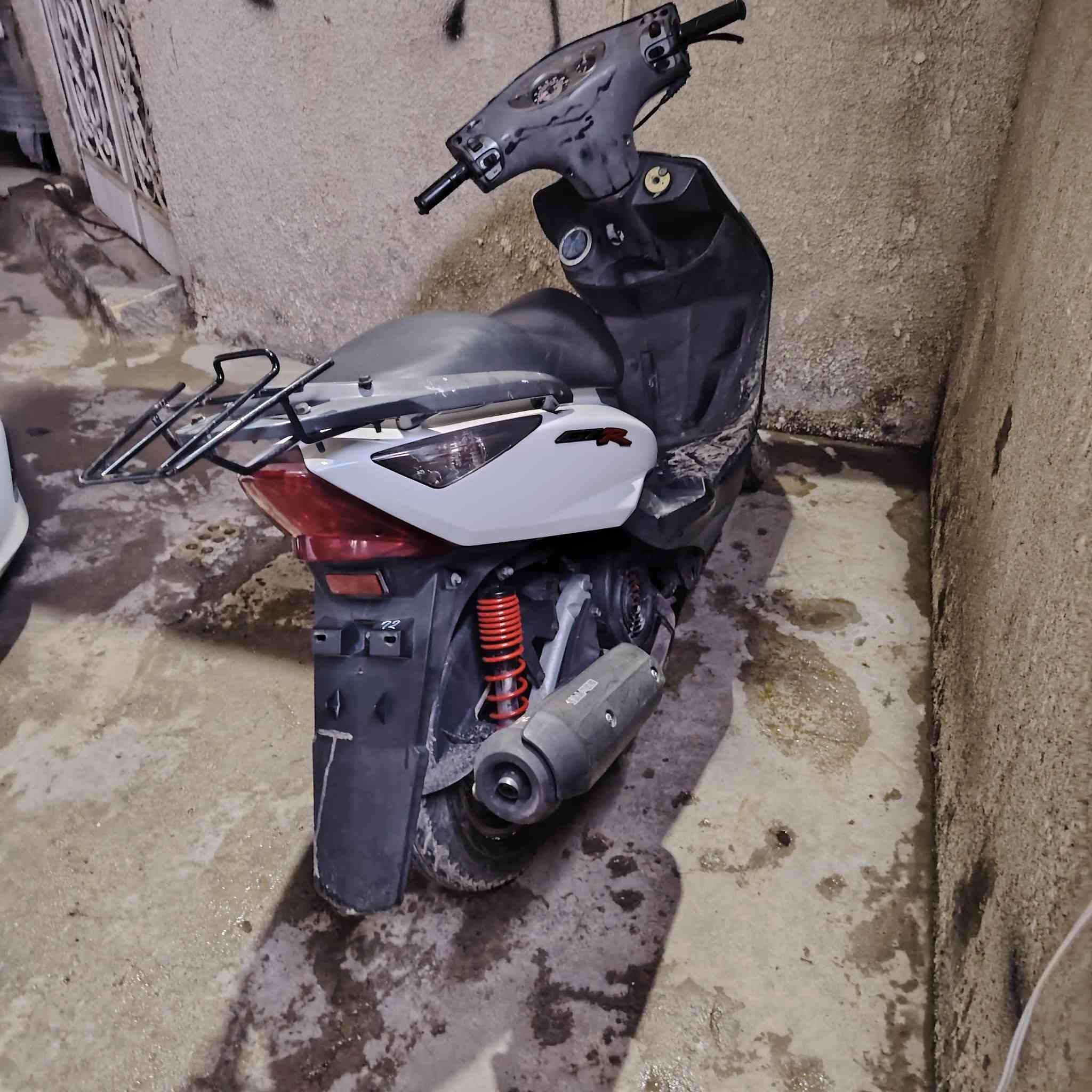 مرخصت الادمن المحترم 
السلام عليكم للبيع أو مراوس حسب القناعه ثعلب جي تي ار كابريتر مكفوله من كلشي محرك مكفول واخرس كهربائيات كوله شغاله شلعه ومعدل فول الدراجه تخبل السعر 850 وبيه مجال بسيط مكاني عل سريع محمد القاسم شركه تويوتا ***********
