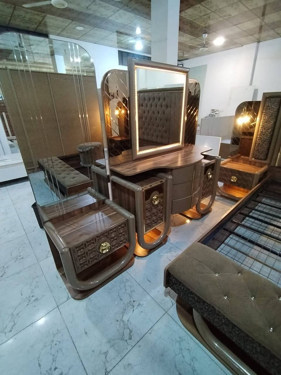 غرفه نوم اخو الجديد ضخم كلش نظيف ٨ قطعه سعر مليون ٣٠٠ بيها مجال شراي تعال خاص


**إذا كنت صاحب هذا الإعلان وتريد حذفه لأي سبب، رجاءا أرسل رسالة إلى الدعم الفني**