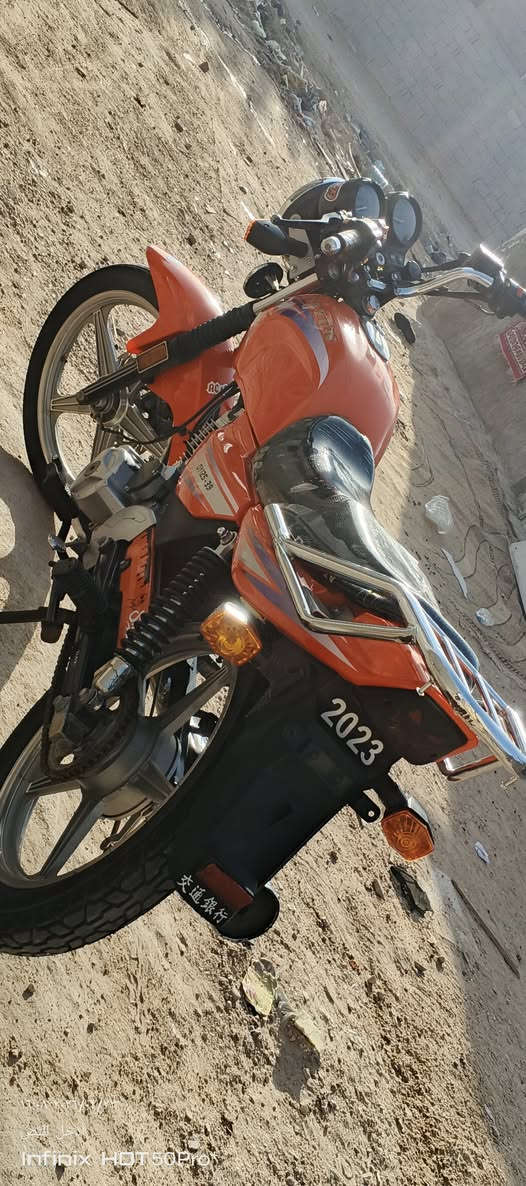 سلام عليكم دايون عضم 🧡 للبيع موديل 2023🧡 اوراق أصولي وصل معرض بأسمي مداور يم مكتب #حسين الدراجه اصوليه يعني تترقم كفاله عامه كهربائيات كلها شغاله الدراجه عارضها ب1525 وبيها مجال قليل الشراي يتصل على رقمي *********** مكاني #كربلاء خلف الحر الرشديه 🧡🩵
