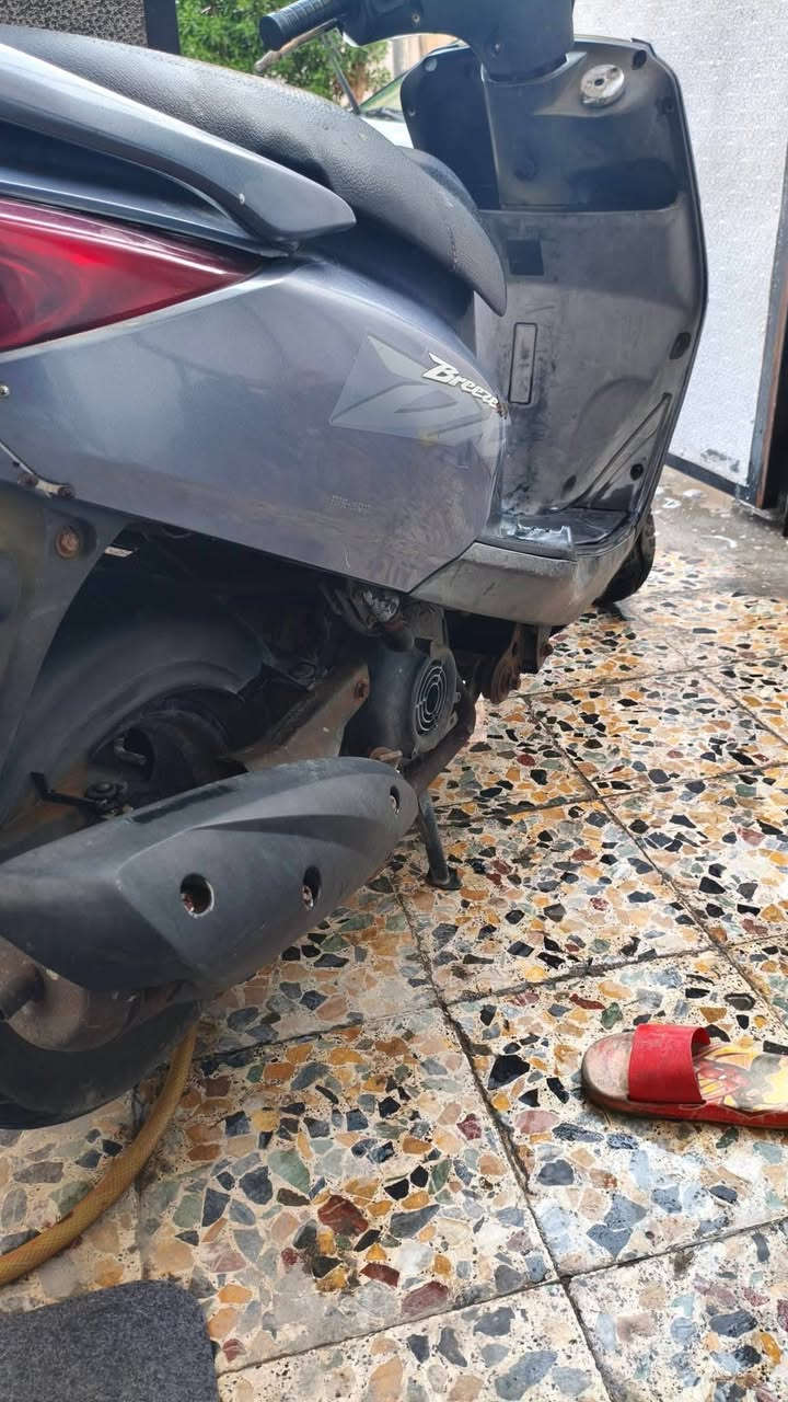 السلا عليكم بريز لايت جوه دراجه ناشفه كلش مصارلها شهر من نزلتها رمبه نضيفه ي ادلها بس سبرنگه مال ستاند تعليك سعر 925 بغداد مدينة الصدر موجود واتساب *********** أوراق كامله
