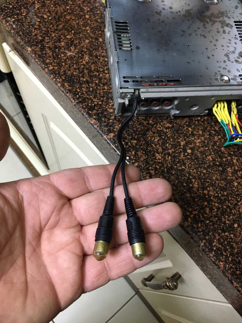 مسجل سوني قلاب كرافك واحترافي الجهاز بي مشكلة فقط اناره الوجة طافية كل التحكمات شغالة اواكس خلفي  واضافتاً فيشة جاهزة عمل الجهاز مكفول من تصليح فقط الوجة رشيتة عطر عبالي سبب رطوبة او كذا وما نفع مڪاني بسماية متوفر توصيل  رقم *********** فقط واتس
