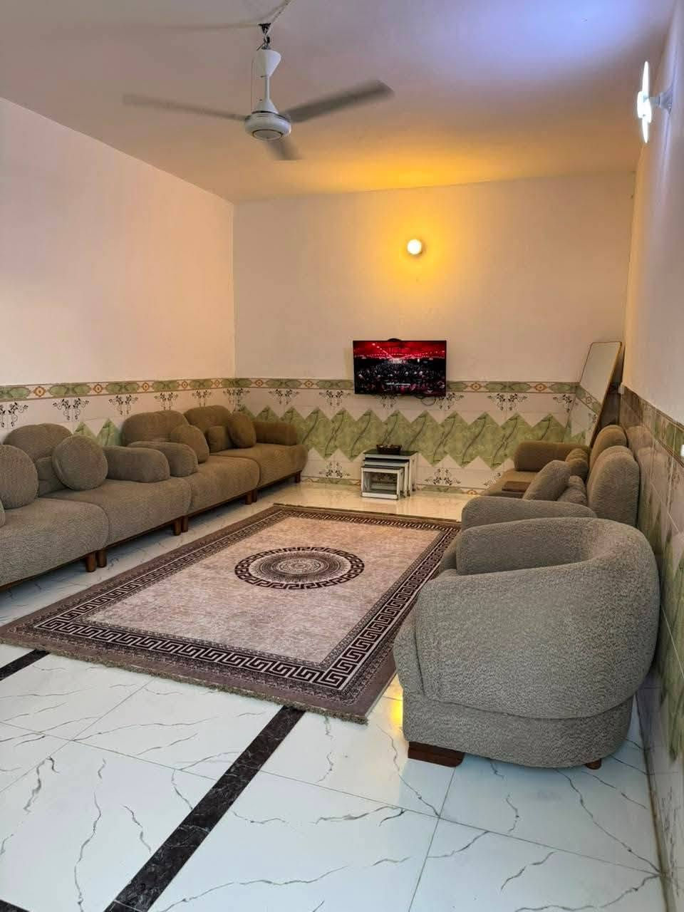دار سكن للبيع بيع مستعجل 
160 متر المساحه مربع
منطقه/ حواس قرب المولد الاول 
يتكون من غرفه نوم وصاله واستقبال ومطبخ وصحيات 
#معروض بسعر 38 مليون وقابل للعمله 
#للاستفسار الاتصال على الارقام التاليه 
***********
*********** واتساب 
‏‪***********‬‏ واتساب
