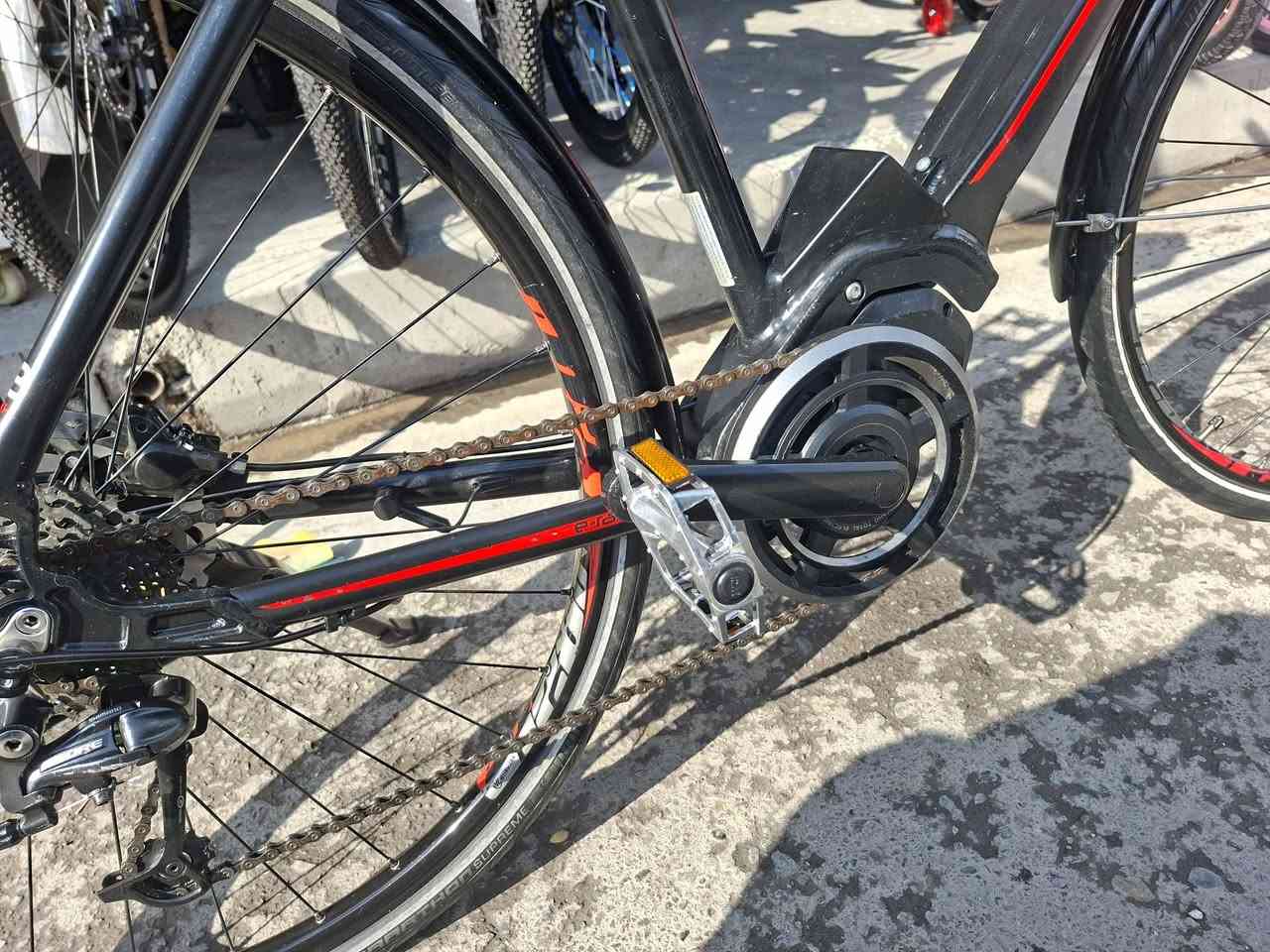 دراجه حجم 28
بريكات دهن عيملاق شيمانو mt200
 بي سيبايه جاملغات بيلاد وضع وكاله 
9 گير شيمانو deore 
ستيرن متحرك 
شحن دراجه بدون بطاريه هسه حاليا دراجه بدون مساعد شحن
اطارات خط فسفوري 
عنوان اربيل سوق باسكيلات مقابل گراج سلام 
متوفر توصيل كافه لكل محافظات عيراق 
*********** واتساب 
بنسبة سعر بلاش 200 الف فقط  
👆👆👆👆👆👆👆👆👆
