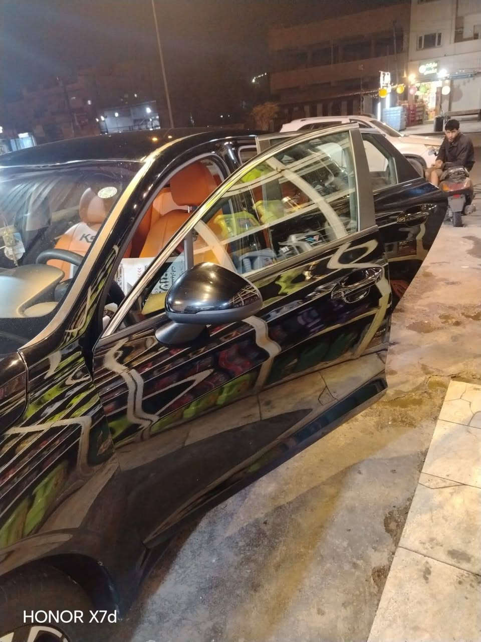 السلام عليكم  K5. موديل 2023
نص فول ما عدا الفتحه 

محرك ١٦٠٠ تيربو 
خمس انضمه قياده 
حادثهه شبر بل جاملغ الامامي ودعاميه 
وبيهه باب كلير  
سياره حلوه وخير من الله 
السعر ١٦٠$
ماشيه ١٠٥ كيلو 

للاسفسار 
***********

