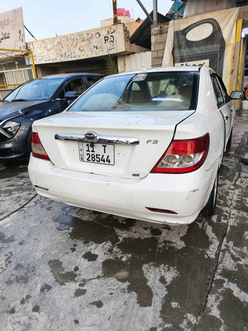 السلام عليكم ...
عزيزي القارئ اقرة المنشور كامل واني #بخدمتك عجبك على راسي 

ماعجبك على راسي

بي واي دي موديل (2012) ..( گير عادي )

ضربتها مبينة بالفيديو بالصندوگ مامصلحها

تصليحها الصندوگ يتطبگ وبدنة تنسحب ...

السيارة بيها قطع صبغ بأمكان + بارد 

المحرك بي صوت ( بطالة او جواگيج )

 دخانة بيضة الصبح اول ماشغلها (رنگات ) 

يعني بس هذني يصيرن خير من الله 

تبريد ثلج وماديرلها بس محسن

عليها غرامة  ( 900 الف ) تنزل من السعر

السنوية نافذة قبل ( 9 اشهر ) 

السعر 46 ورقة وخابر وشوف السيارة

***********

#وتشلع_عيوني_بخدمتك ♥️
