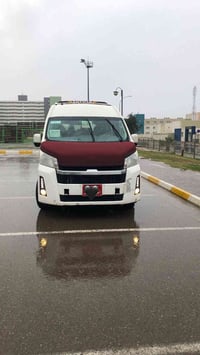 تتوفر سيارة حديثة ومكيفة  خدمة توصيل من الباب إلى الباب  🕌 إلى كافة ال...