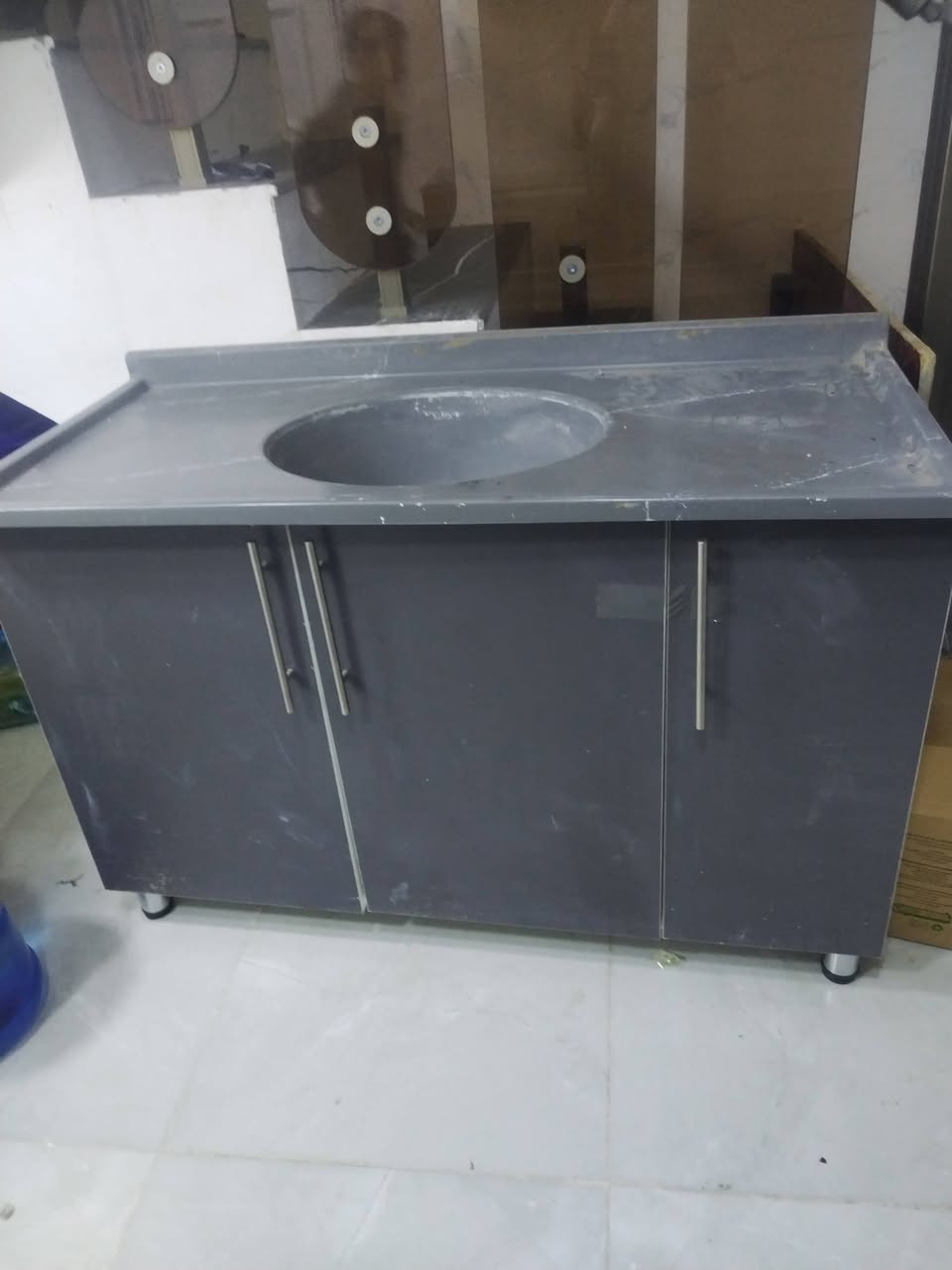 سلام عليكم كاونتر لبيع العنوان قرب المستشفى الحسيني رقم الهاتف ***********
