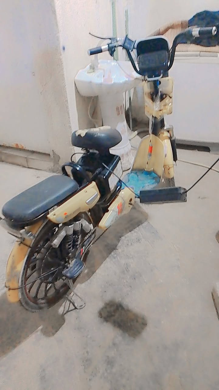 سلام عليكم بايسكل شحن لبيع بايسكل كامل ما عوزه كل شي بس كفر بطاريته جديده اربع سرع السعر 130 بي مجال  قليل استفسار عله هاذه الرقم *********** خاص موجود
