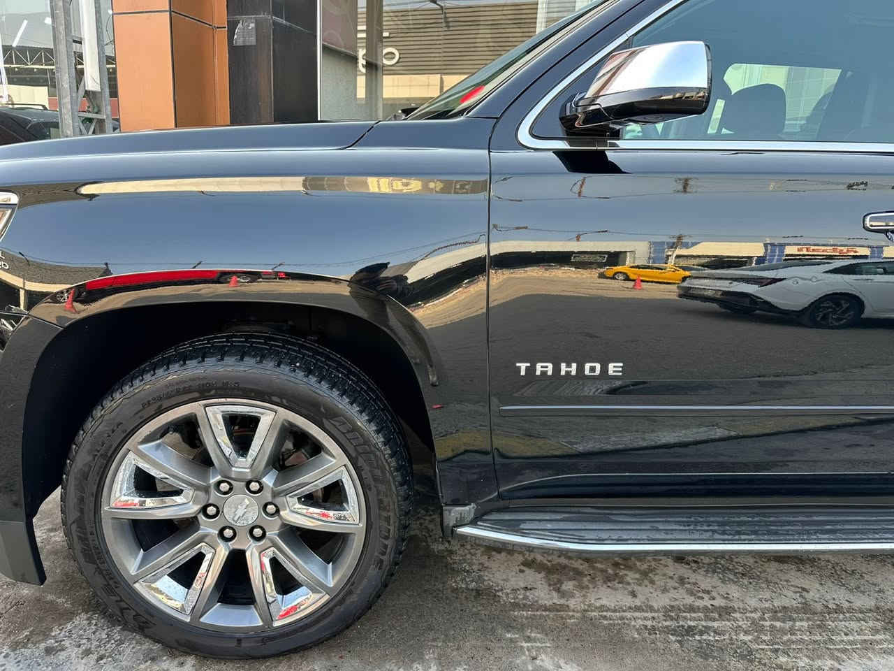 تحيه طيبه الاخوه الأعزاء تاهو ١٥ vip فول موصفات للاخير وارد أمريكي بدون ايرباك السياره جديده جدا مو نضيفه ماشيه ٩٩ حادثه باب ونص وبدله اصلي وكلير بنيد بدون ضربه ولا طخه رقم بغداد الجديد ابسمي مكانها بغداد العامريه او البياع السعر ٣٢٦ قفل 
***********
