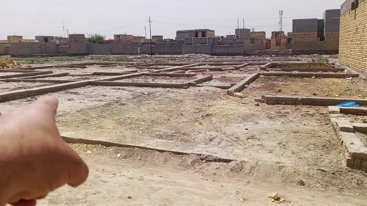 يالله
قطعه زراعي للبيع 
المساحة  200متر 
وجه 10ونزال 20
رباط ارضي  مدفون وجاهز 
الخارطه مالته 
غرفتين وصاله وستقبال وصحيات داخل وخارج 
مطبخ حوش 
 موقع 🌐 حلو وكل الخدمات متوفره 
السعر المطولوب 24 وبي مجال قليل 
***********  واتساب 
مكتب الامير للعقارات
