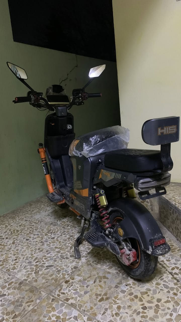 السلام عليكم 
اخوتي 
ماطور  شحن X900
عقل جوكر  72V
ملف 2000 حقيقي 
شركه HIS
اشاير عالي ناصي 
بريكات دسك امامي  خلفي 
بصمه تشغيل عن  بعد
مكاني الايمن 
سعر 450. وبي مجال  
***********
