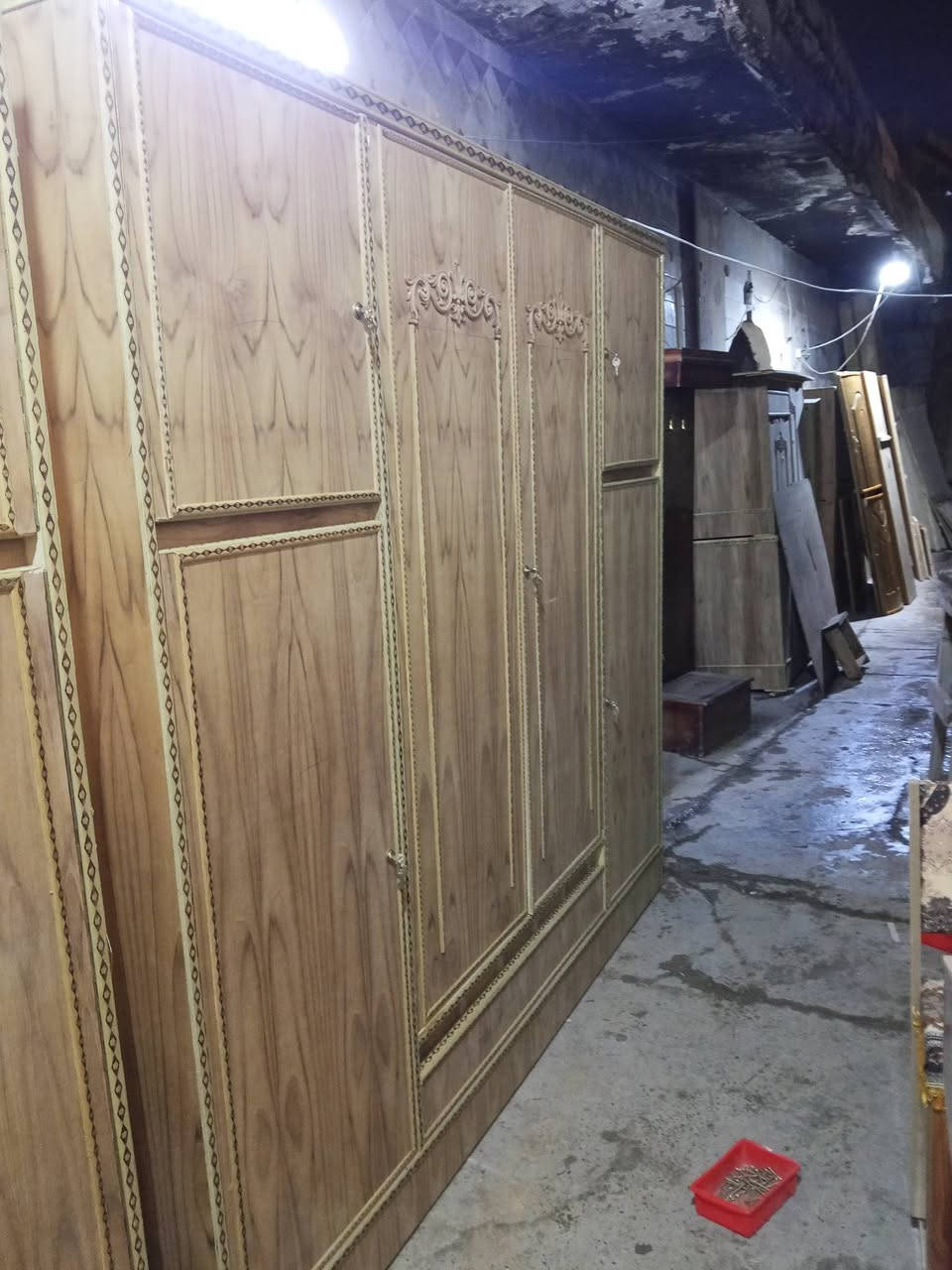 يا الله على بركة الله بأنسب الأسعار كلشي وكلاشي متوفر يمي كناتير وبوفيات جديد
بوفيات مختلفه القياسات متوفره من متر ونص لحد 3 متر 
كناتير من 2 باب لحد 4 باب صبغ وسويجات ويدات 
بوفيه مترين ونص السعر 110 مترين سعر 100 جربايه نفرين سعر 150 رحلات صلاه جديد لوحده 60 المكان يم معمل الثلج العبيدي مقبل دائرة كهرباء علويه منار ورا صيدلية جومانه الرقم ***********
