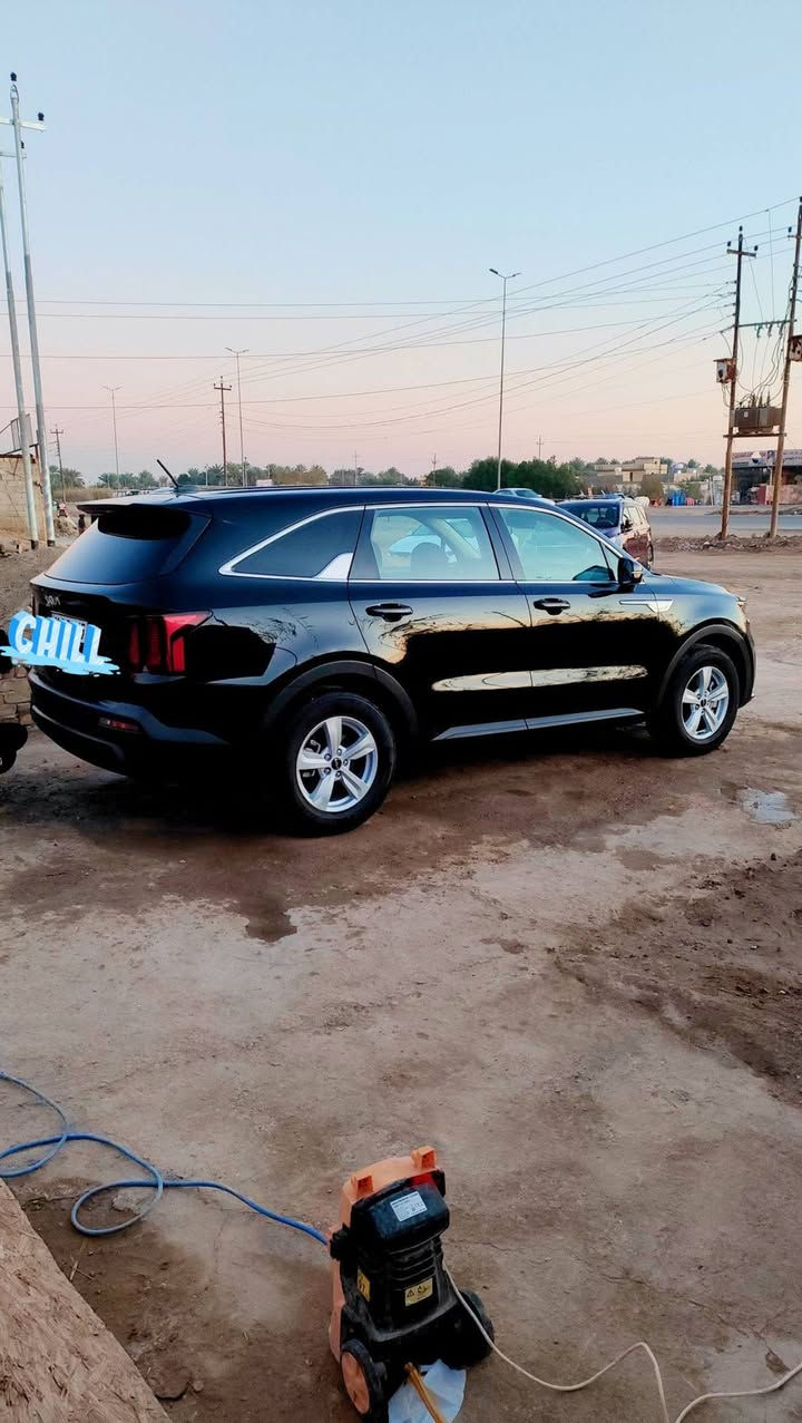 سورنتو موديل 2023 محرك اربعه سلندر 2500cc مكفوله من الصبغ والتبديل والفتح ما عدا بارد بخشم الجاملغ الامامي الايمن بجم وراديترات سليمه السياره ماشيه ٢٩ الف فقط رقم بغداد بسمي المكان ديوانيه السعر ٢٢٥  اللاستفسار***********

