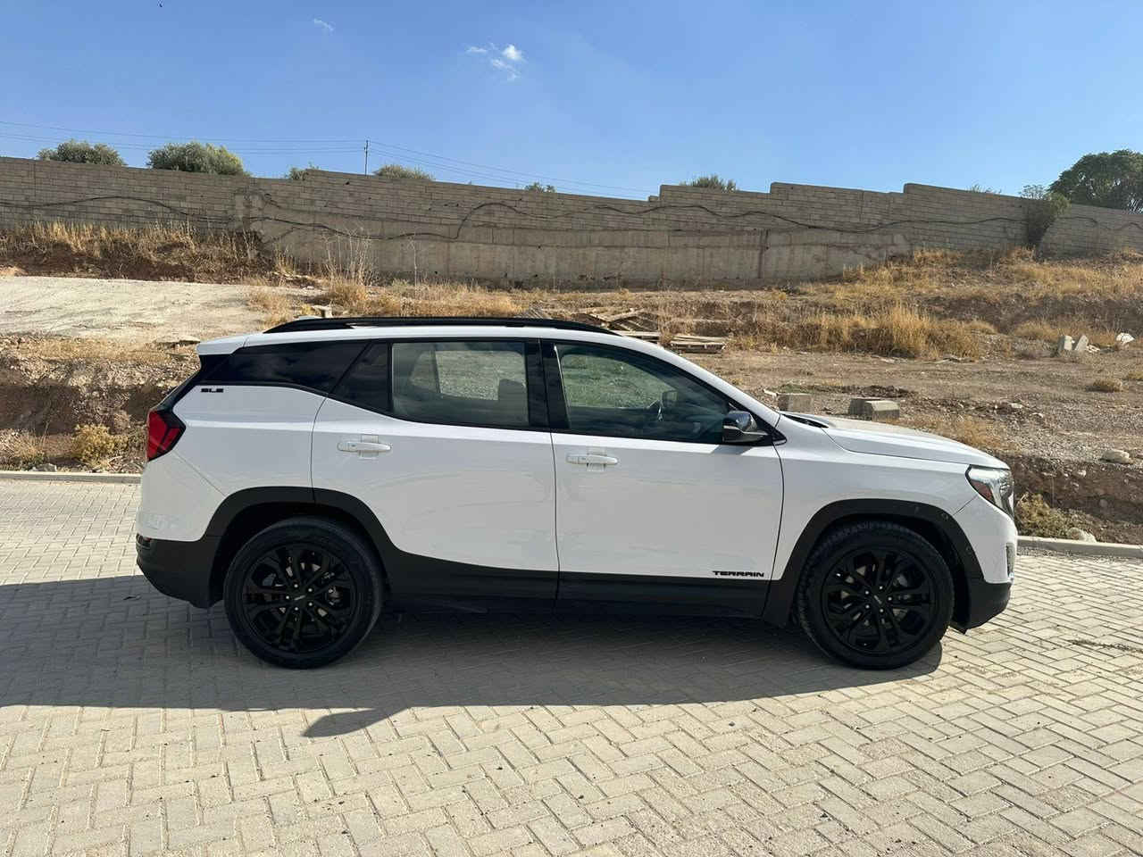 Gmc terrain 2021 
جێمسی تیران مۆدێلی ٢٠٢١ مواسەفات sle بلاک ئیدیشن 
دوو پارچەی بۆیاخە بۆنیت و چەمەلەغ بەبێ ناو گرتن  مەکینەی ١٥ و تۆربۆیە  گێڕو مەکینەو کارەباییاتی بەشەرت 
٩٢ هەزار کیلۆمەتر ڕۆشتوە 
کوشن هیتەر و پانۆڕاما و شاشە گەورە و سنوق شەفت و ڕادار و کامێرای دواوە و حاسەی پێشو دواو خەتی جادە و زۆر مواسەفاتی تر 
نرخی ١٦٥ گوڵاو معامەلە 
***********
***********
جمسي تيران موديل 21 مواصفات sle بلاك ايديشن 
سيارة بي قطعتين صبغ بونيت و جملغ سكن 
سيارة ماشية 92 الف كيلو متر سيارة كلش نضيفة كير و محرك و كهربائي بشرط مواصفات سيارة معروفة محرك 15 تيربو كشن هيتر شاشة كبيرة حساسات امامي و خلفي كامرة خلفي صندوق شفط خط شارع رادار بانوراما سعر 165 ورقة و بي مجال مكان سيارة سليمانية 
***********
*********** السليمانية, العراق
