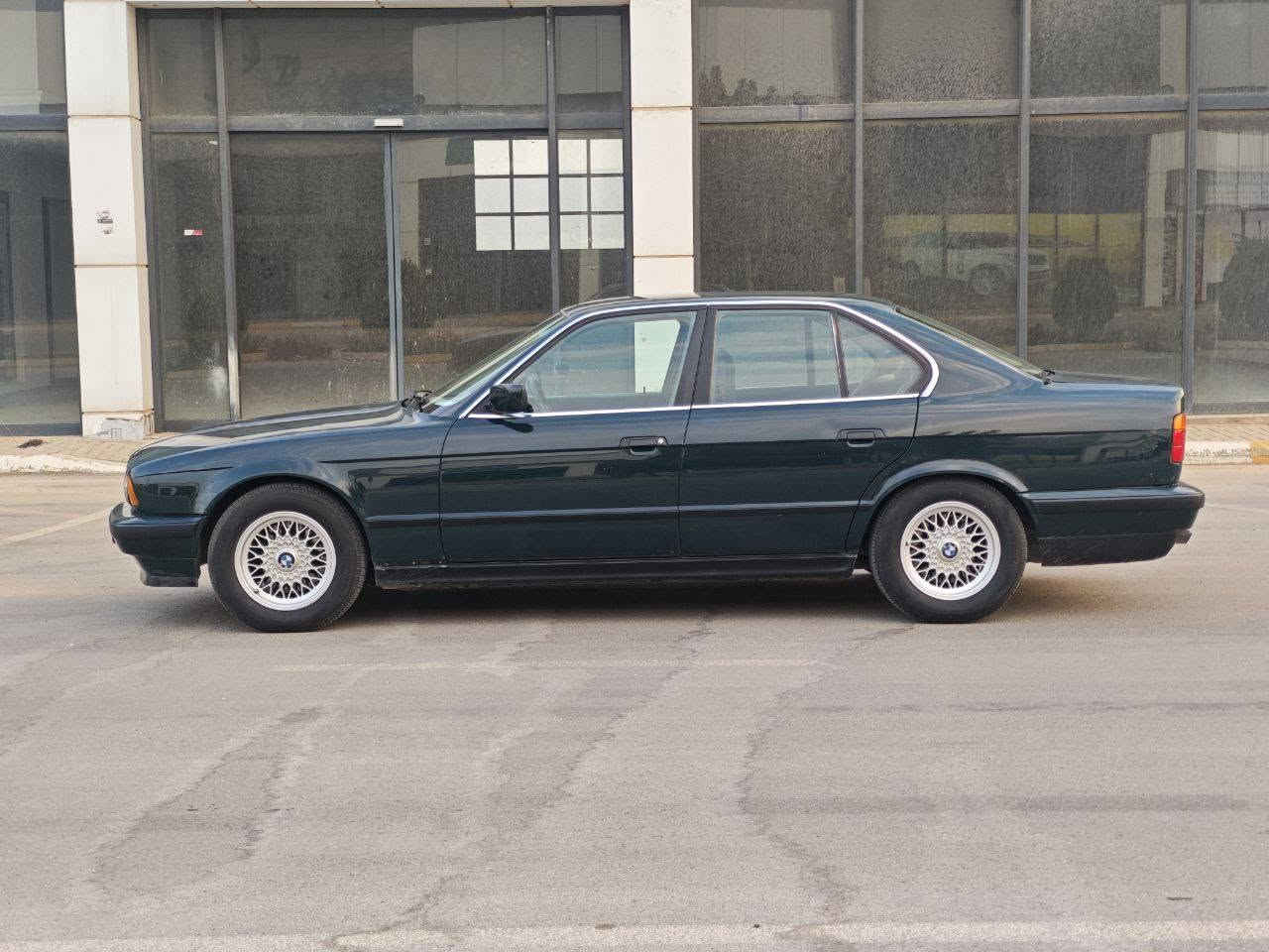 Bmw 525
مۆدیل ١٩٩٣ زەیتوونی
تەبرید 
گێرعادی
یەک پەڵە بۆیاخ 

سەنەوی تا ٢٠٣٠ تازەیە
گێڕ مەکینە تەبرید ئەکسل بەشەرت
تەحویل غرامە بڕاوە بەشەرت 
شوێن سلێمانی 
***********
*********** السليمانية, العراق
