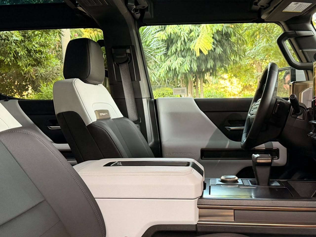 للبيع 🔥
HUMMER EV 2024
زيرو كيلومتر – بحالة الوكالة

⚡ قوة 800 حصان
⚡ مدى البطارية 550 كم
⚡ دفع رباعي 4WD
⚡ أداء ثنائي المحركات
⚡ نظام تعليق هوائي
⚡ سقف بانوراما قابل للفك
⚡ شاشة 13.4 بوصة + نظام ملاحة
⚡ Apple CarPlay & Android Auto
⚡ نظام صوتي BOSE
⚡ مقاعد تبريد وتسخين
⚡ كاميرات 360 وكاميرات أسفل السيارة
⚡ نظام النقطة العمياء والمحافظة على المسار
⚡ باكدج أوف رود كامل

سيارة كهربائية بالكامل بمواصفات فاخرة 
متوفرة الان في معرض CARFAX🔥
https://www.facebook.com/share/1EL4ePBN7g/


**إذا كنت صاحب هذا الإعلان وتريد حذفه لأي سبب، رجاءا أرسل رسالة إلى الدعم الفني**