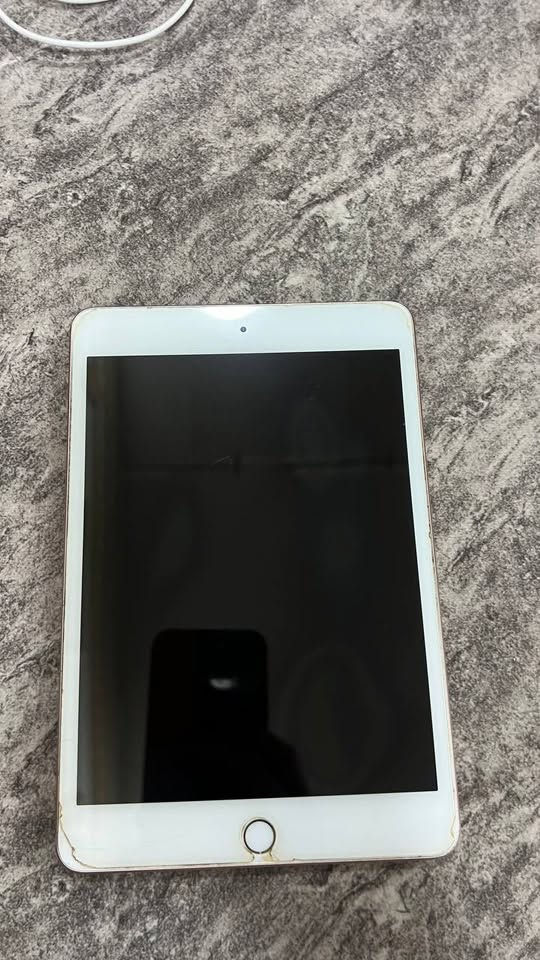 ايباد mini 5 2019 ابل ايفون مستخدم و خالي من اي عيوب او كسور و بدون تبديل اي قطعه داخليه او خارجيه   يشغل 60 فريم بالبوبجي  و سعه الذاكره 64 غ،ب 
السعر 225 الف العنوان الصقلاويه…للاستفسار الاتصال على الرقم *********** واتساب او شريحه
