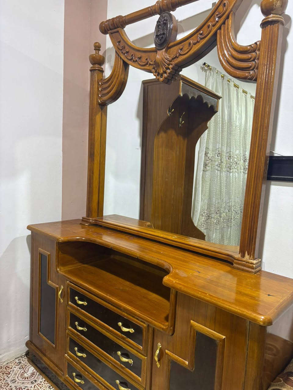 غرفة نجارة اصلي   تفصال
7 قطع سرير-كنتور -ميز تواليت-كومدي عدد 3- زاوية 
كنتور عدد 4بيبان 
السعر 1,500,000 مليون ونص وبيها مجال 
العنوان البصرة ابي الخصيب 
***********
