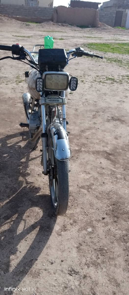 دراجه للبيع خمسه 5كير محرك مامفتوح فول نشاط السعر250 وبي مجال مكاني حويجه الكاضميه***********
