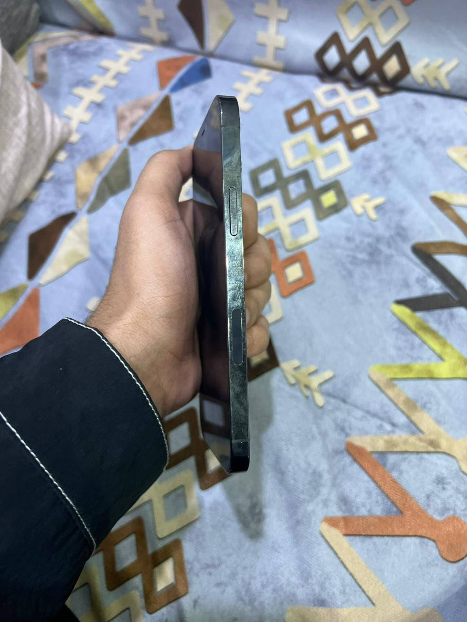 السلام عليكم 12 برو نظيف كلش مكفول حتى من الزلغ بلادي بطارية 80 ذاكرة 256 رايد مراوس بـ 14 برو او او عادي او 15 بي شاشة او بطارية او ظهر *********** هذا رقمي
