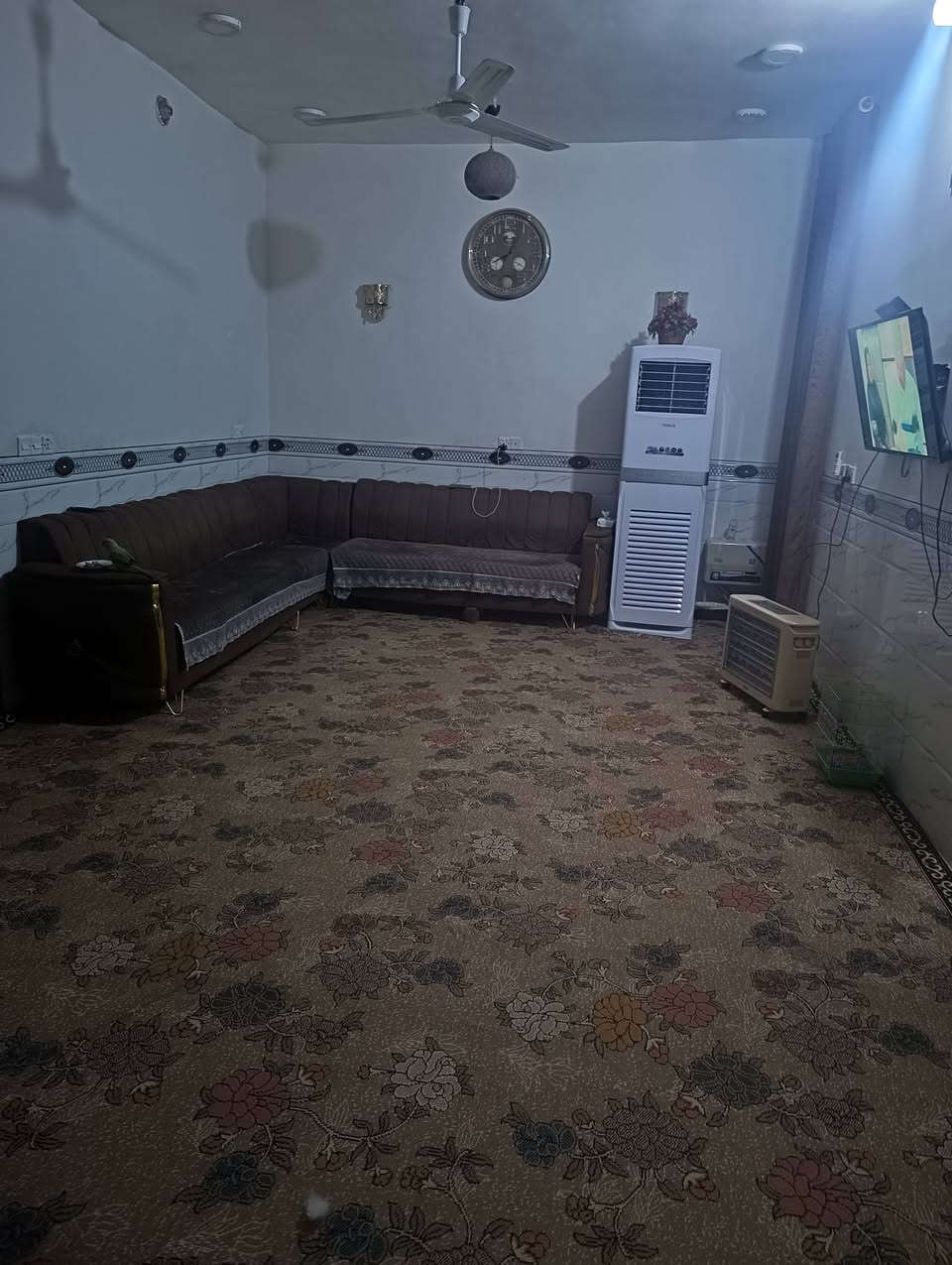 السلام عليكم بيت البيع مكان ال مراد يم مدرسة العقيله ***********
