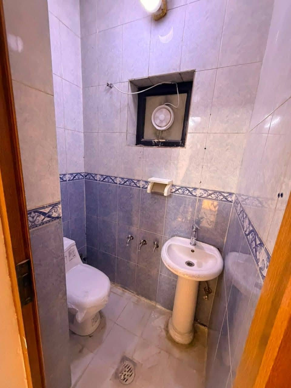 عرض ذهبي
بيت للايجار في المنصور
صالة مطبخ و٣ غرف نوم وصحيات
ب٩٠٠ الف 
للاستفسار ومشاهدة فيديو
***********
