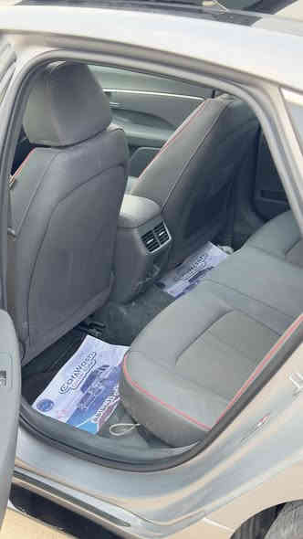 سوناتا sel plus 2023 
فول مواصفات 
بنوراما 
رادار امامي 
نقاط عمياء 
شاشة عدادات دجتل 
شاشة ترفيهية الحجم الكبير 
تحكم كشن سائق كهرباء ست وضعيات 
تدفئة المقاعد الامامية 
سماعات bose
فتحات تبريد خلفية 
شفتات ستيرن 
شاحن لاسلكي 
بصمتين وتشغيل عن بعد مع كارت تشغيل وفتح وقفل بدون بصمة 
عداد المسافة 25ونص 
الحادث قبق صندوك مبدل اصلي نفس اللون وتصليح لية 
السعر 200 وبيها مجال للشراي يتصل على الرقم 
***********
