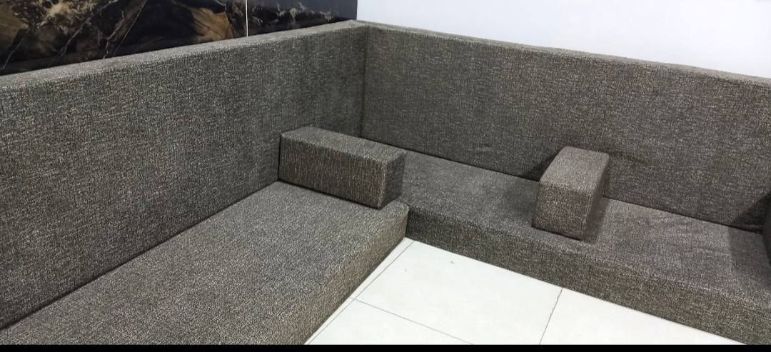 ديوان أرضي جديد وغير مستخدم
٣ قطع   ارضية و٣ قطع ظهر 
مع لولة عدد ٦ 
قطعتين  مترين و ٥  سم 
وقطعه واحدة متر و٩٥ سم  
ارتفاع عن الارض ١٦ سم 
سمك الظهر ١٠ سم  عن الحائط
عرض ال لولة ٢٠  سم 
نوع الاسفنج   اسفنج تخم عربي  درجة أولى    ضغط عالي    والقماش باربي درجة أولى مميز قماش خاص مال ديوان  بالحقيقة اللون أحلى اللون زيتوني طوخ 
السعر ٣٠٠ وبي مجال بسيط 

المكان الحرية


**إذا كنت صاحب هذا الإعلان وتريد حذفه لأي سبب، رجاءا أرسل رسالة إلى الدعم الفني**