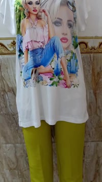 طقم نسائي • تشيرت أبيض • بنطرون أنيق