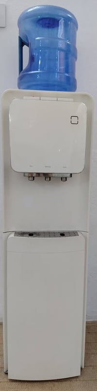 مرحبا عندي براد شغال حار بارد وبي ثلاجه ممصلح ونضيف سعر 65 ومكنسه كهرب...