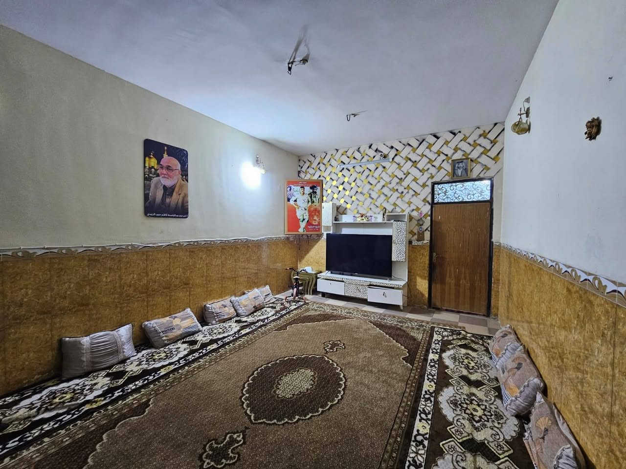 🔹 دار شبه هيكل طابقين 6غرف بالخاجية 🔹
🔹رقم الاعلان (177)
::::::::::::::::::::::::::::::::::
🔹المنطقة:- الخاجية 
🔹نوع العقار:- دار سكن/شبه هيكل/
🔹المساحة:- 200م
🔹الوجه:- 10م
🔹النزال:-20م
🔹عرض الشارع:: 10م
🔹سنة البناء:: 2010
🔹عدد الطوابق:: طابقين
🔹تفاصيل البناء::
🔹الطابق الاول يتكون من :: استقبال ومطبخ وغرف نوم عدد (2) وصحيات
🔹 الطابق الثاني يتكون من ::غرف نوم عدد (4) 
🔹أقرب نقطة:: افران العراق 
 
👈و لمزيد من التفاصيل يرجى التعليق (((ب تم)))

او الاتصال على الرقم 
***********

👈او زياره مقرنا الكائن في
الخاجية شارع 40 
مجاور الابتسامة الذهبية

أو عبر الروابط👇
 
-رابط التيك توك 
https://www.tiktok.com/@alwaset902?_r=1&_t=ZS-94pI1CR3LtN

-رابط الانستغرام
https://www.instagram.com/al_waset902?igsh=bTlibmQxZDE5dzFv

-رابط قناة التليجرام
https://t.me/waset902

-رابط قناة اليوتيوب 
https://www.youtube.com/@alwaset-n7b
