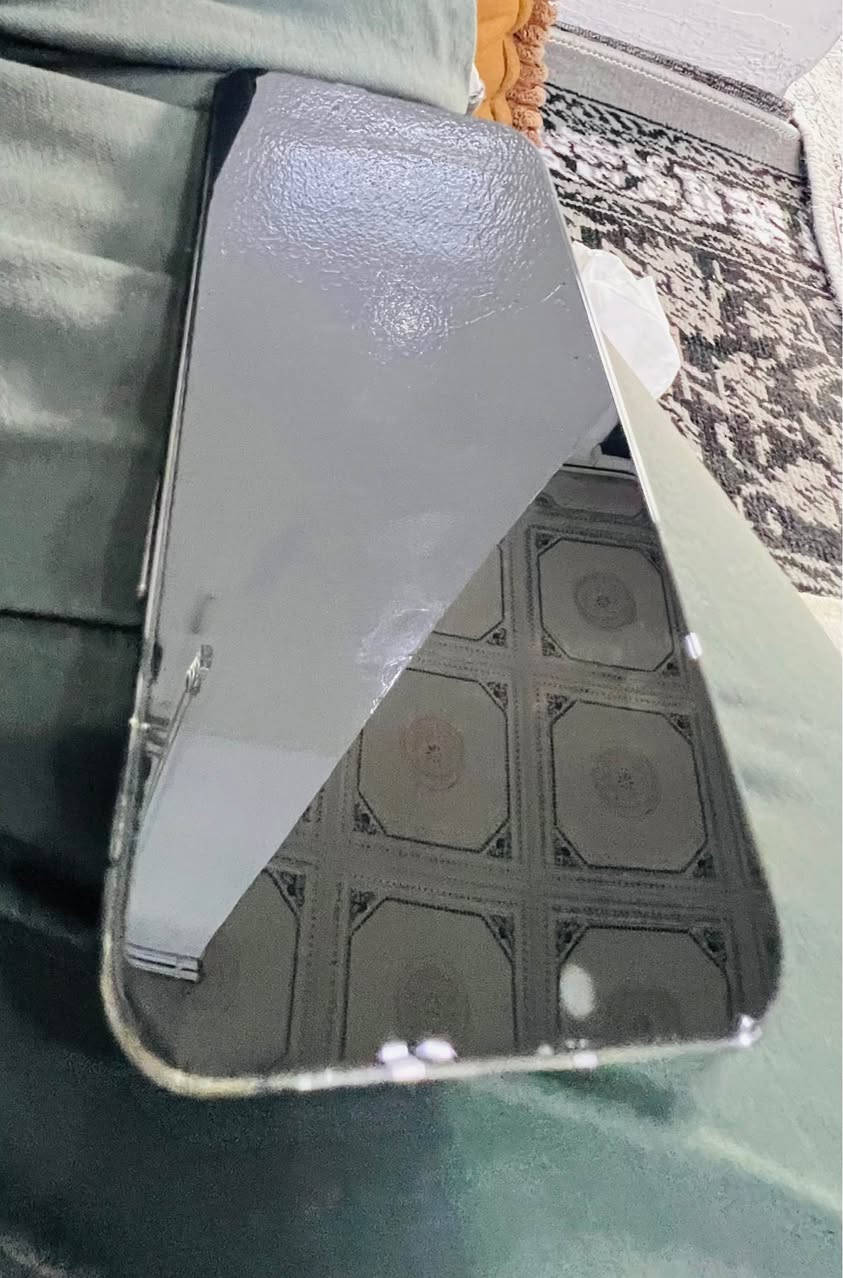 ئايفؤن ١٣پرؤماكس به شه رت لؤك لؤك مؤبايله كه ئى ده سته خؤمه به شه رت ده فرؤشم ١٢٨ئيگايه پاترى ٨٤بيلادييه له شه ريكه ى ئايفؤن شاشه ى به بيلادى گؤرايه به س به شه رت ده فرؤشم سه حرى ٤٣٠$دؤلاره *********** أربيل, العراق
