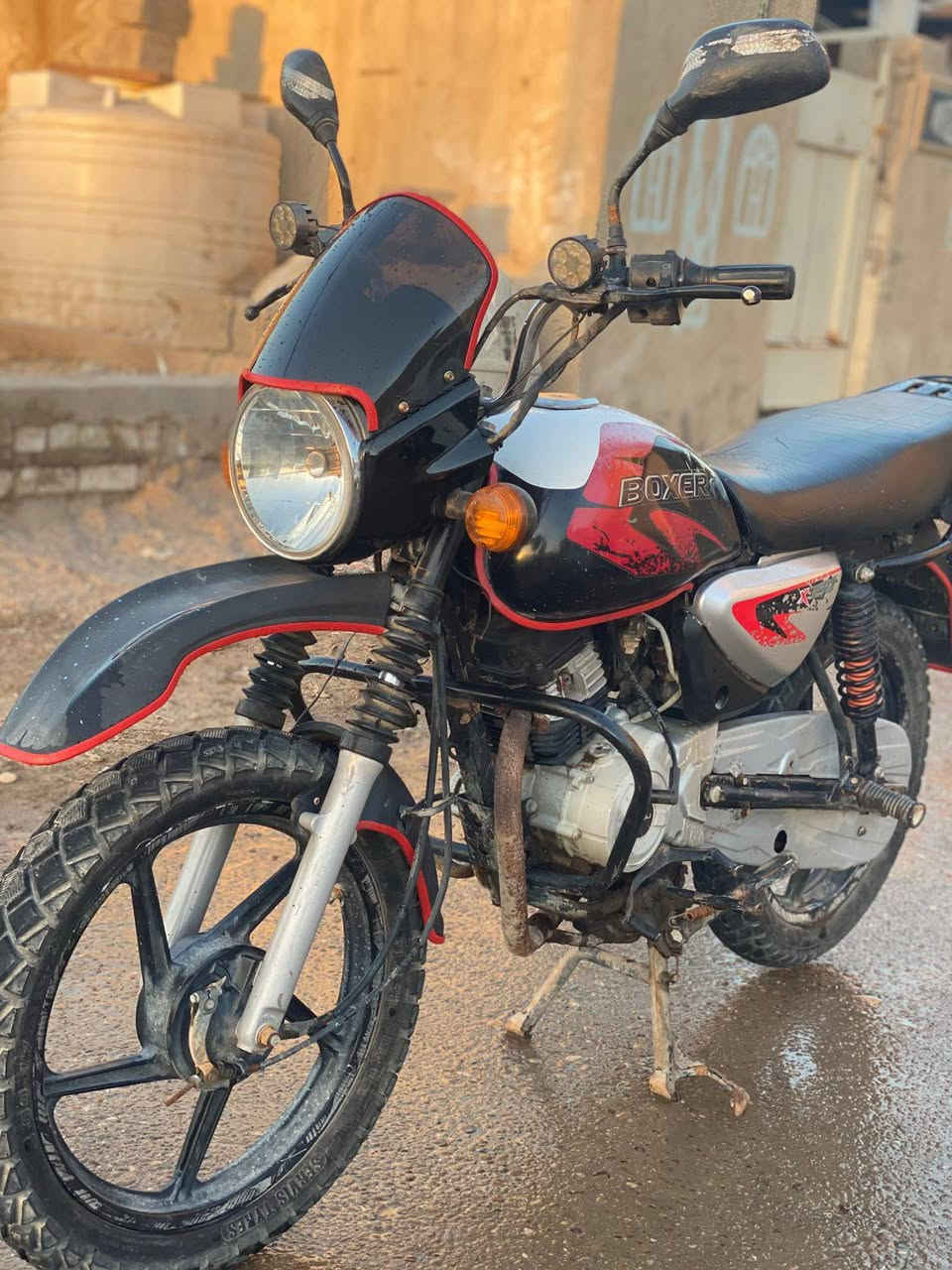 بوكسر موديل 18  اربعة كير جبلي رقم وسنوية وهزة لل27 بسمي تحويل مباشر سعر 1150 وبيها مجال مكينة مفتوحة شغالة وجاهزة مابيهة اي نقص مكاني بغداد ***********
