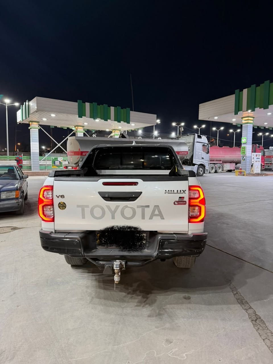 سلام عليكم 
سياره بيكم تويوتا هايلوكس GR 
موديل 2023
فول مواصفات 5 كامرات 
مري شفط كشنات جلد كشنات كهرباء
شاشه تحكم ستيرن حساسات أمامي و خلفي 6 سلندر 2 قطع تبريد 
رقم شمالي ماشية 60
مكان السيارة بغداد البلديات 
رقم ***********
السعر 380 وبيه مجال 
بيه بنيد نصه صبغ باقي كفاله
